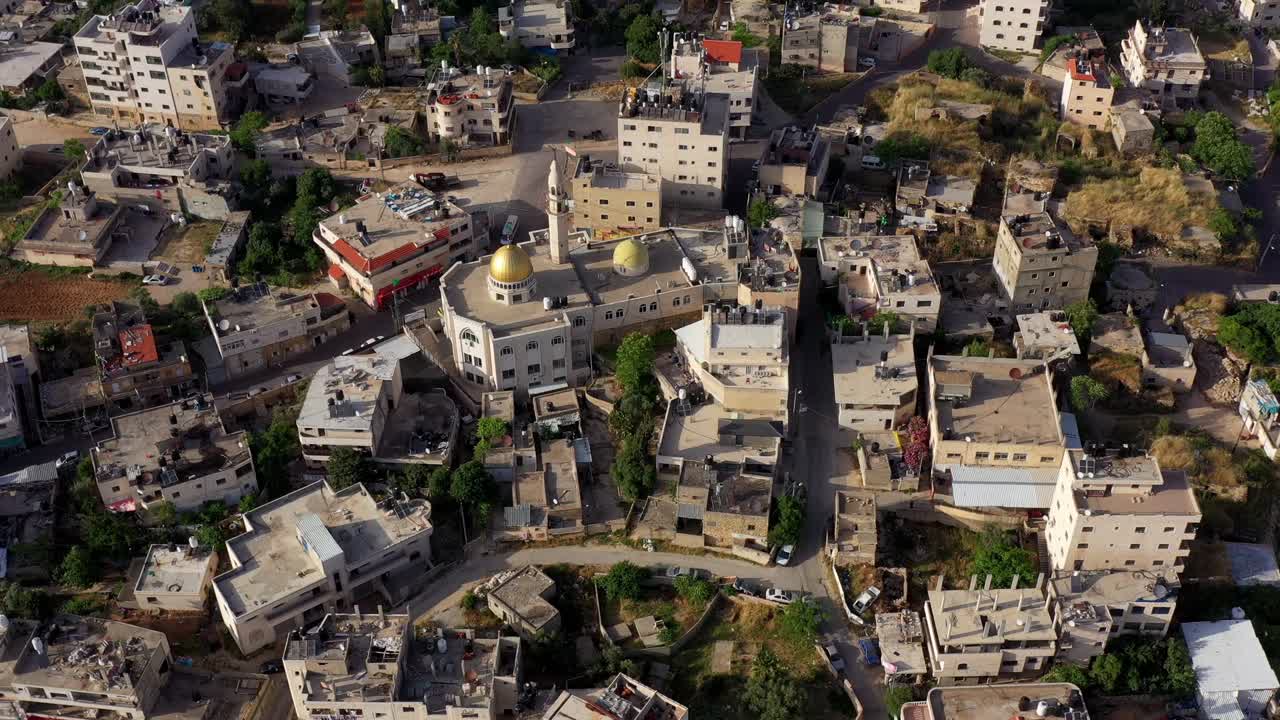 예루살렘 근처의 팔레스타인 도시 비두에 있는 골든  모스크의 공중 풍경