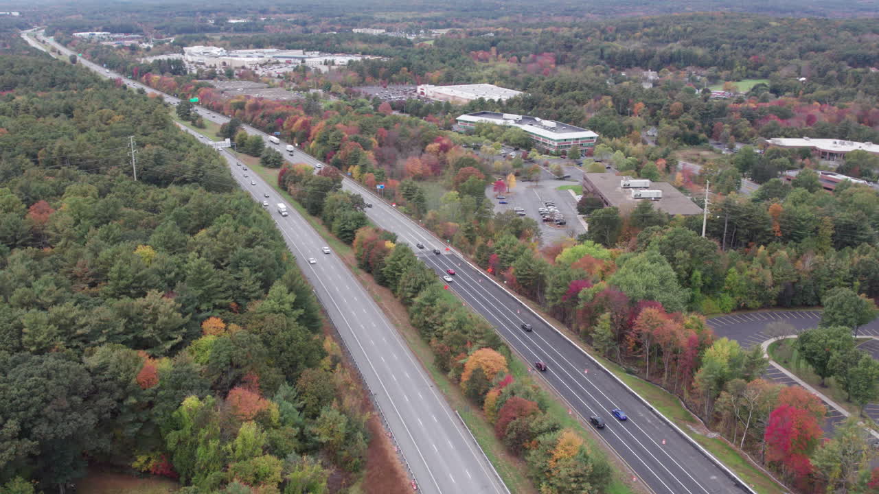 마 ⁇ 보로, 매사추세츠의 도널드 린치 대로 위의 드론 영상