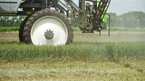 Máquina-Pulverizadora-De-Pesticidas.-Pulverizador-De-Pesticidas.-Maquinaria-De-Agricultura