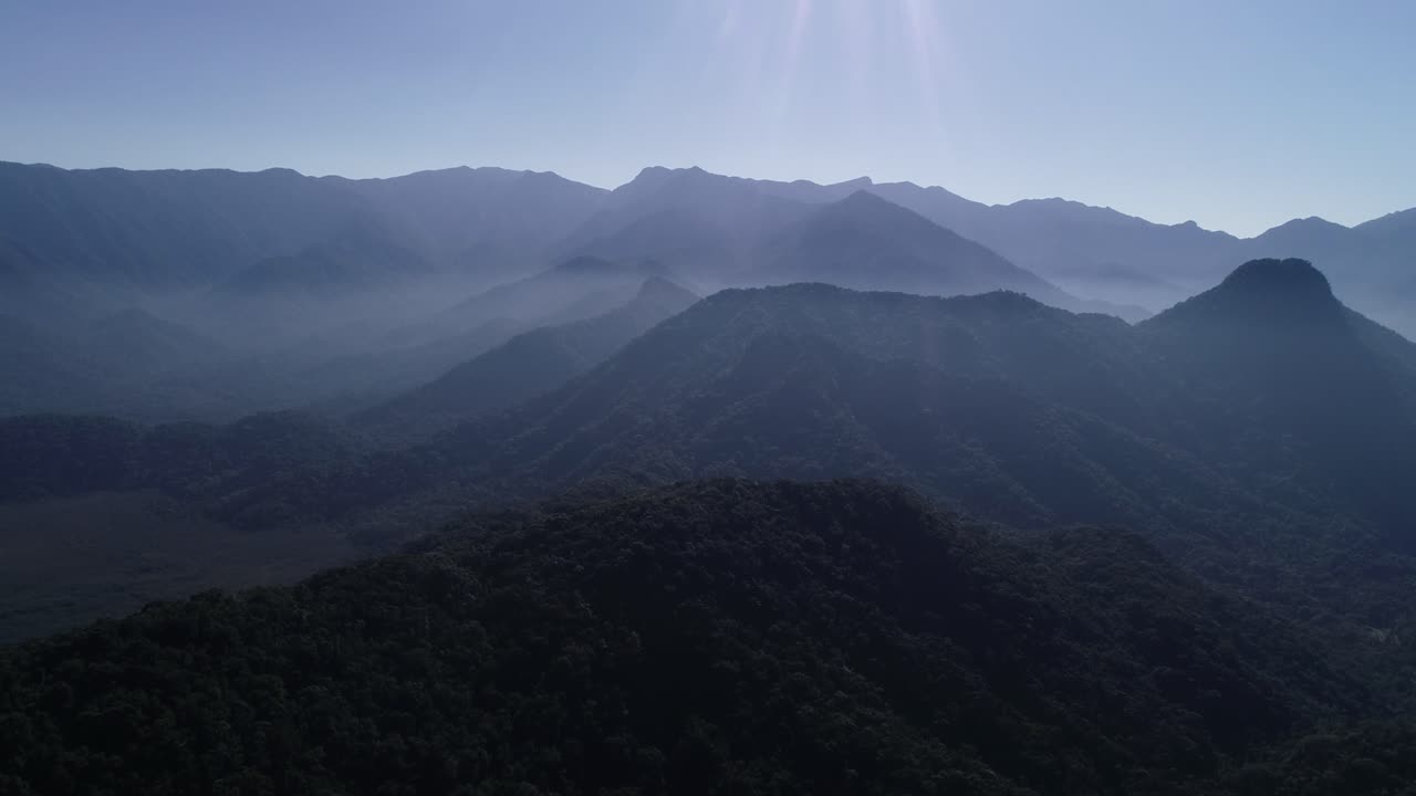 serra do mar의 산악 분노 조감도, 리오, 브라질의 공중