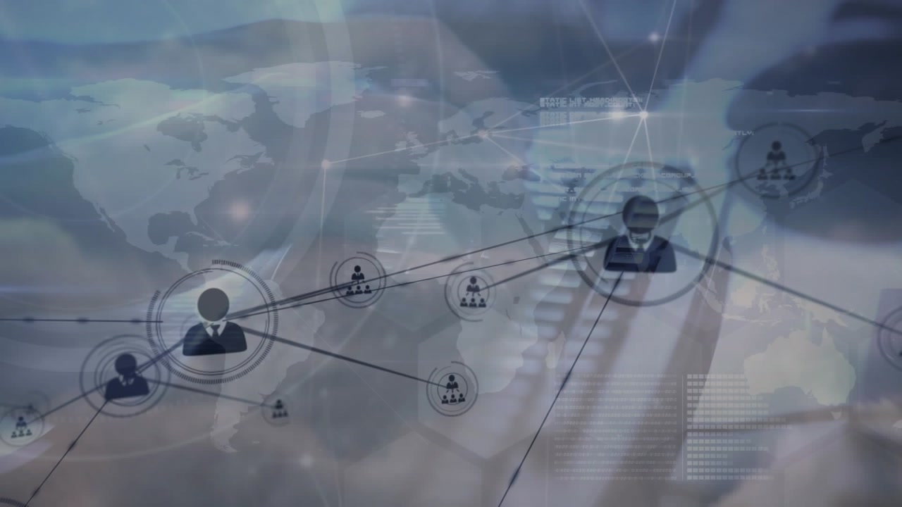 Animazione di rete di connessioni con icone e elaborazione dati su mani che digitano su tastiera