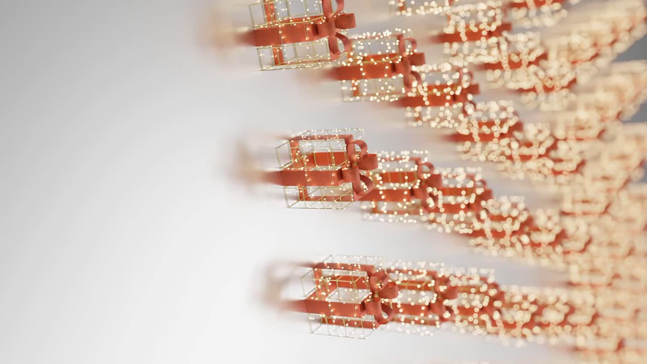 низкие подарочные коробки на белом фоне