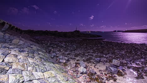 Marea-Menguante-Nocturna-En-El-Canal-Marino-De-La-Isla-De-Guernsey,-Alguacilazgo-De-Guernsey