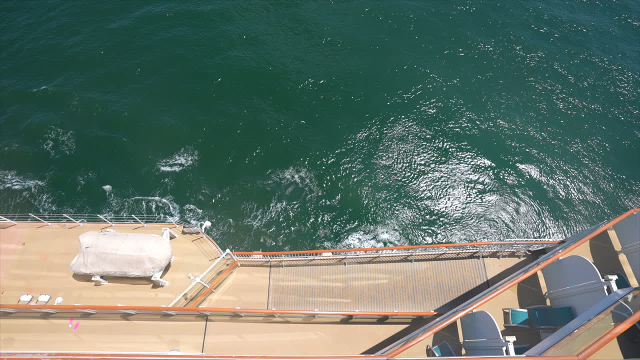 바다 평면도 뗏목-1에서 파도를 생성하는 보트