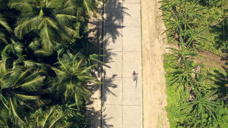 Solo-Eres-Tú-Y-La-Naturaleza-Aquí