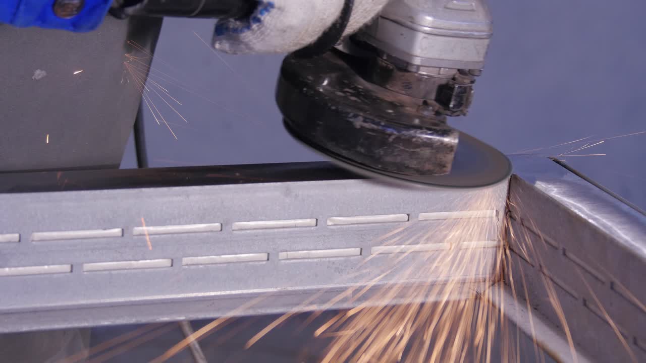 금속 프레임 제조 과정