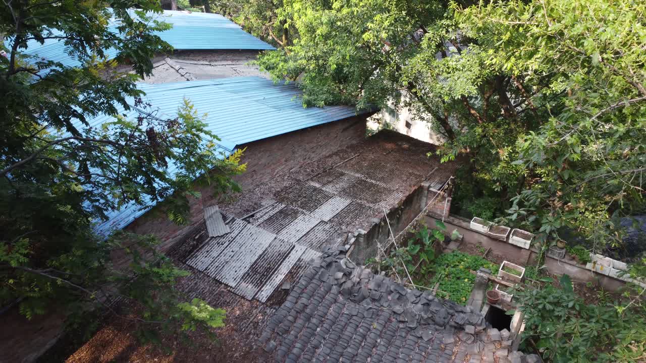 빈민가 주택 위를 드론이 날다