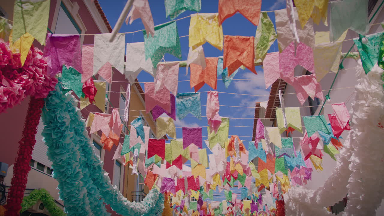 tomar portugal festa dos tabuleiros tomar portugal 2023년 7월 8일 아름답게 장식된 거리 디테일 슬로우 모션
