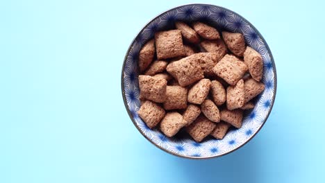 cereal de chocolate en un cuenco