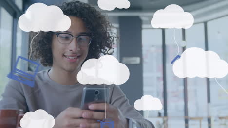 animación de nubes e iconos digitales sobre el hombre usando un teléfono inteligente
