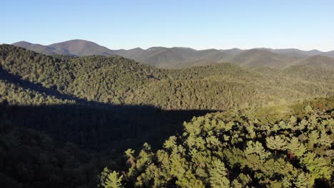 Waldgebirgsüberführung-Luftbild-Sonnenuntergang-Blue-Ridge-Mountains-Nordgeorgia