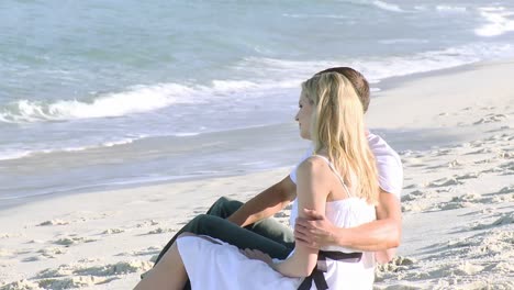 Panorama-of-couple-relaxing-on-the-beach