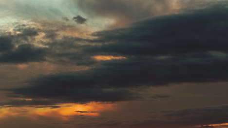 A-beautiful-view-of-the-gently-moving-clouds-in-the-sky,-the-clouds-take-the-orange-and-purolvous-colors-to-a-dark-color