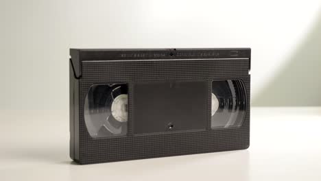 Un-Viejo-Casete-Vhs-Negro-Con-Grabaciones-Familiares