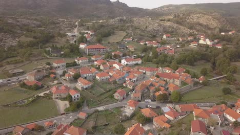 Village-of-Castro-Laboreiro,-Portugal-Elderly-castle-ruins,-medieval-age,-river-valley,-dry-river