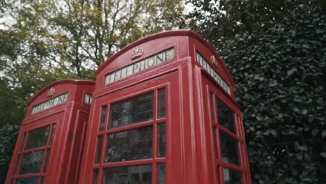 classic red telephone booths in london