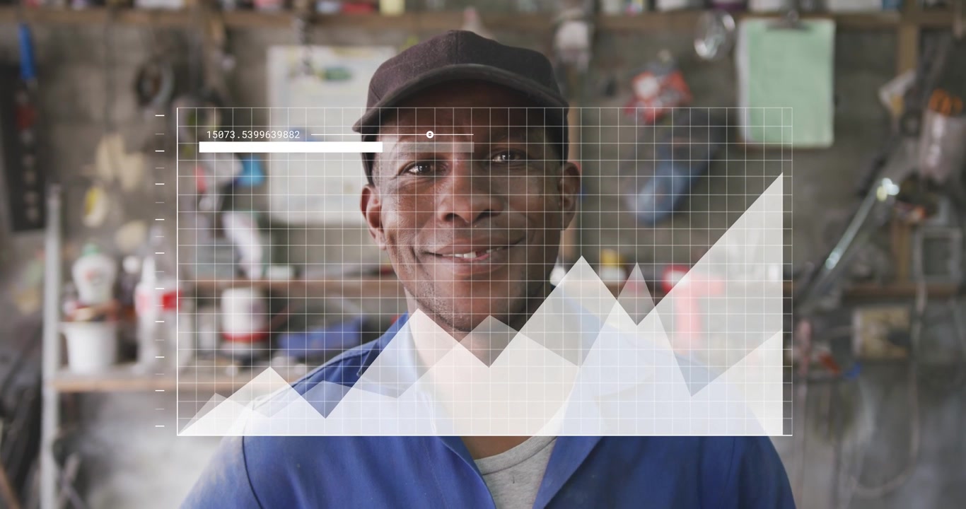 Sobreposição aparecendo, técnico de boné e macacão azul rastreando marcador em movimento para progresso na oficina.
