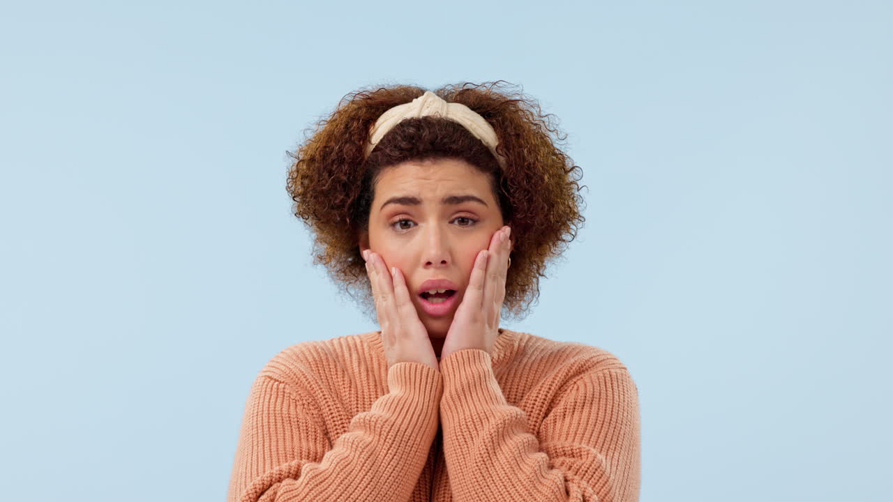 estrés, ansiedad y nervioso con la cara de la mujer