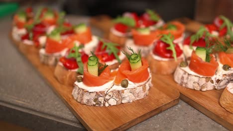 smoked salmon canapés on toasted bread