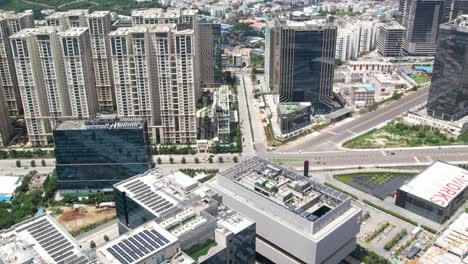 imágenes aéreas de una ciudad desarrollada en la india hyderabad como la ciudad de destino para ella y las compañías farmacéuticas, al tiempo que también establece una comisaría de policía metropolitana separada de cyberabad