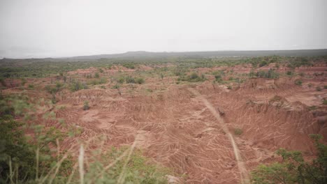 vista panorámica del paisaje árido en el desierto de la tatacoa en colombia