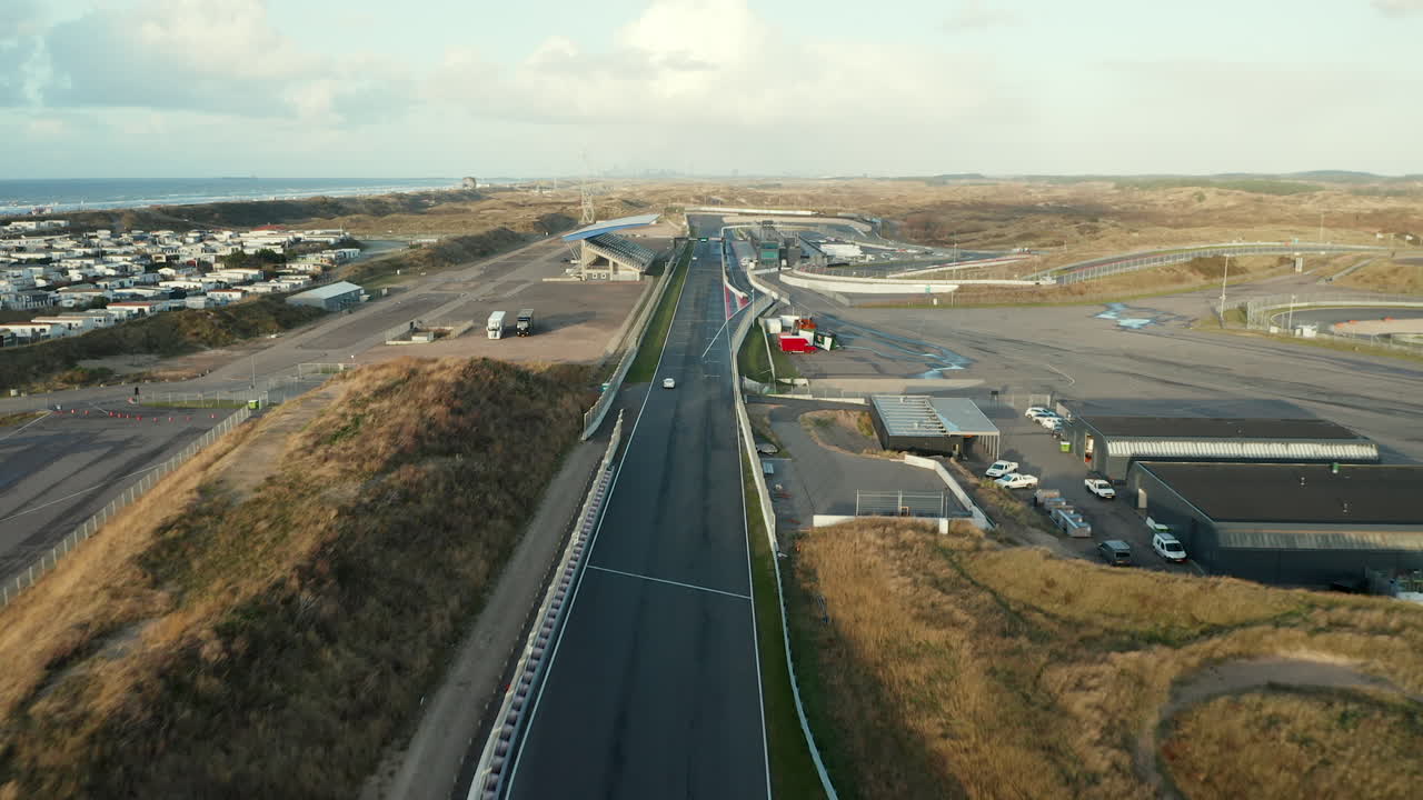 el circuito de f1 de competencia de automovilismo más prestigioso del mundo en zandvoort en los países bajos