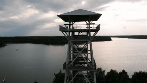 Aerial-shot-of-Wdzydzki-Park-Krajobrazowy-in-Kaszuby,-Poland-with-view-of-observation-tower-in-Wdzydze-Kiszewskie