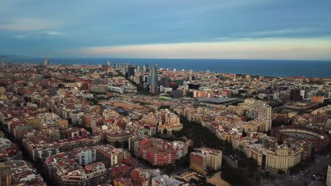 imágenes aéreas sobre el paisaje urbano de barcelona, españa