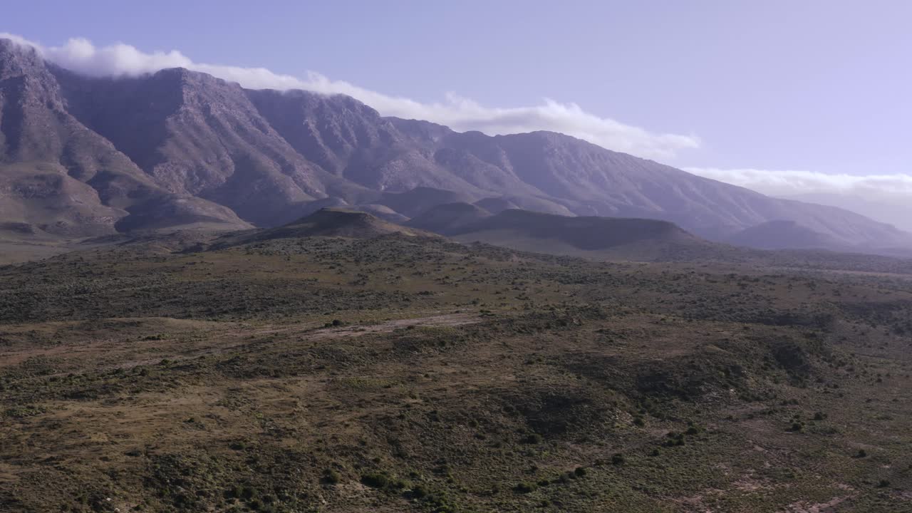 rastreo aéreo de la cordillera karoo 4k