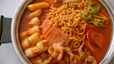 budae jjigae or budaejjigae