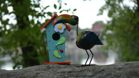 decoración de pájaros, casa de pájaros, casita de pájaros, naturaleza, juguete casero, madera animal, decoración, caja pequeña de colores, ilustración de madera, arte natural decorativo, artesanías de comederos, comedero de pájaros, nidal