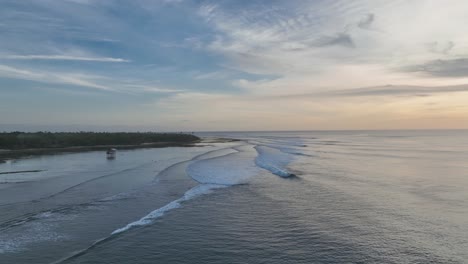 Establecimiento-De-Un-Clip-De-Drones-Que-Muestra-Una-Estructura-De-Madera-Sobre-Pilotes-En-Una-Laguna-Frente-A-Una-Isla-Tropical-Remota-En-Indonesia-Al-Atardecer