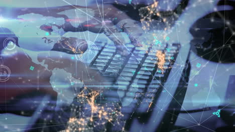 red de conexiones a través del mapa del mundo y el procesamiento de datos a través de la sección media de la persona que utiliza la computadora