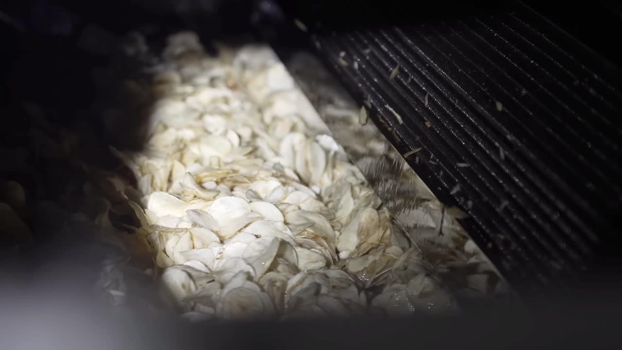 클로즈업  은 겨서 포장 과정에 부어집니다.