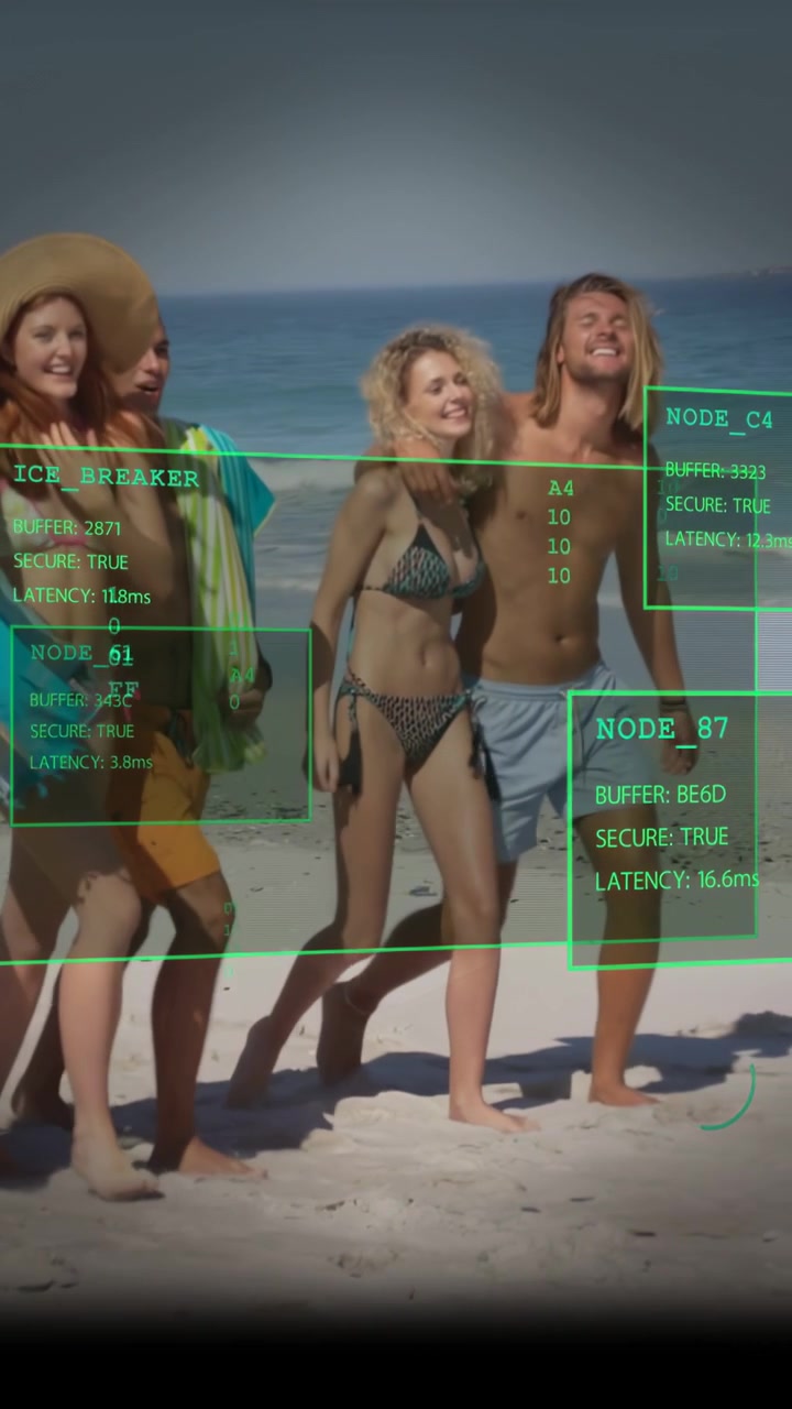 Video verticale: Cinque amici camminano lungo la riva, entrano e usano un HUD AR che mostra la latenza di NODE_87.