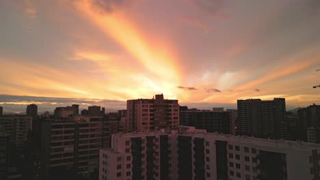 Atardecer-De-Otoño-Desde-La-Comuna-De-Florida,-País-De-Chile