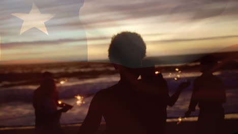 animación de ondear la bandera de chile sobre un grupo de amigos divirtiéndose en la playa