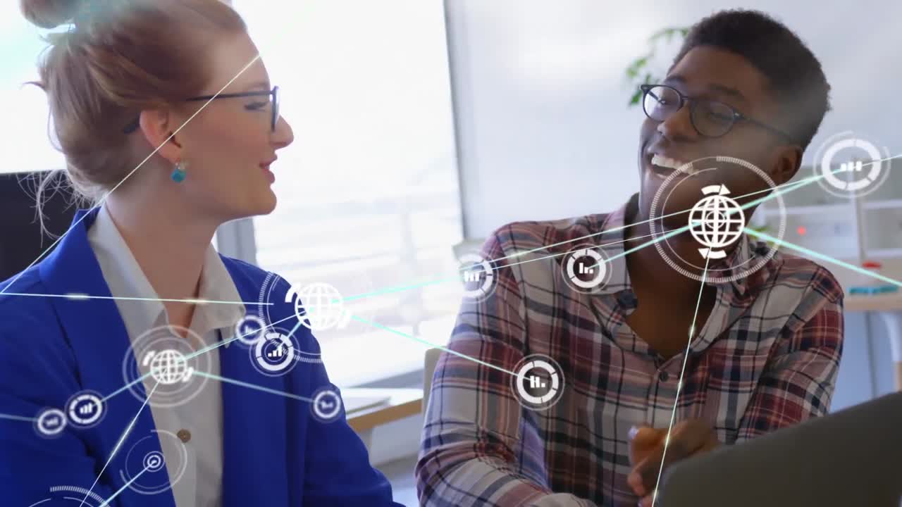 animación de la red de conexiones con iconos sobre diversas personas de negocios hablando