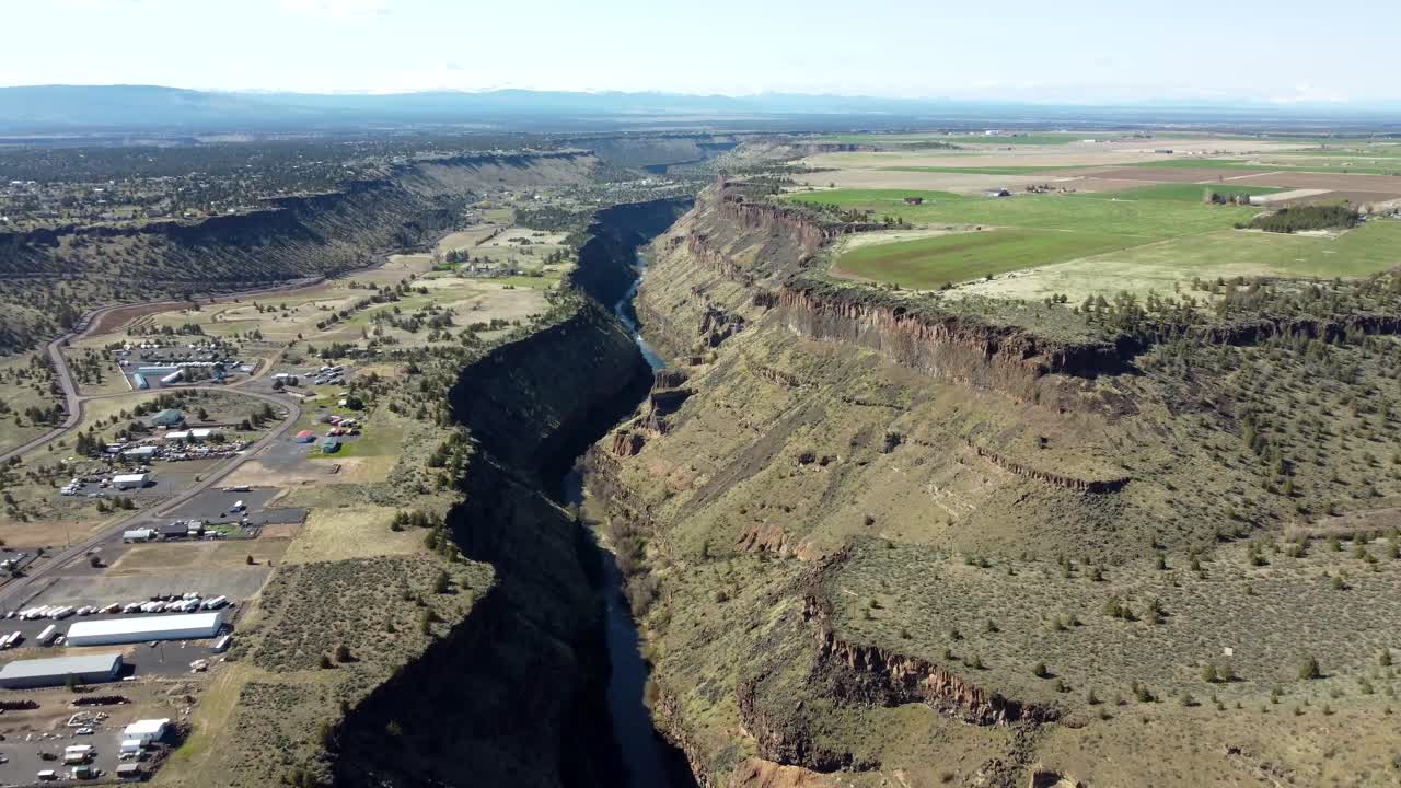 US, Oregon, Redmond, Crooked River Ranch, 2025-04-12 - Drone view over the gorge of the Crooked River just south of the ranch in spring in central Oregon