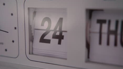 retro flip clock calendar turning fast turning through the days