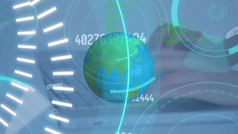 Animación-Del-Globo,-Números-Cambiantes-Y-5g-Sobre-Las-Manos-De-Un-Hombre-Caucásico-Escribiendo-En-Una-Computadora-Portátil