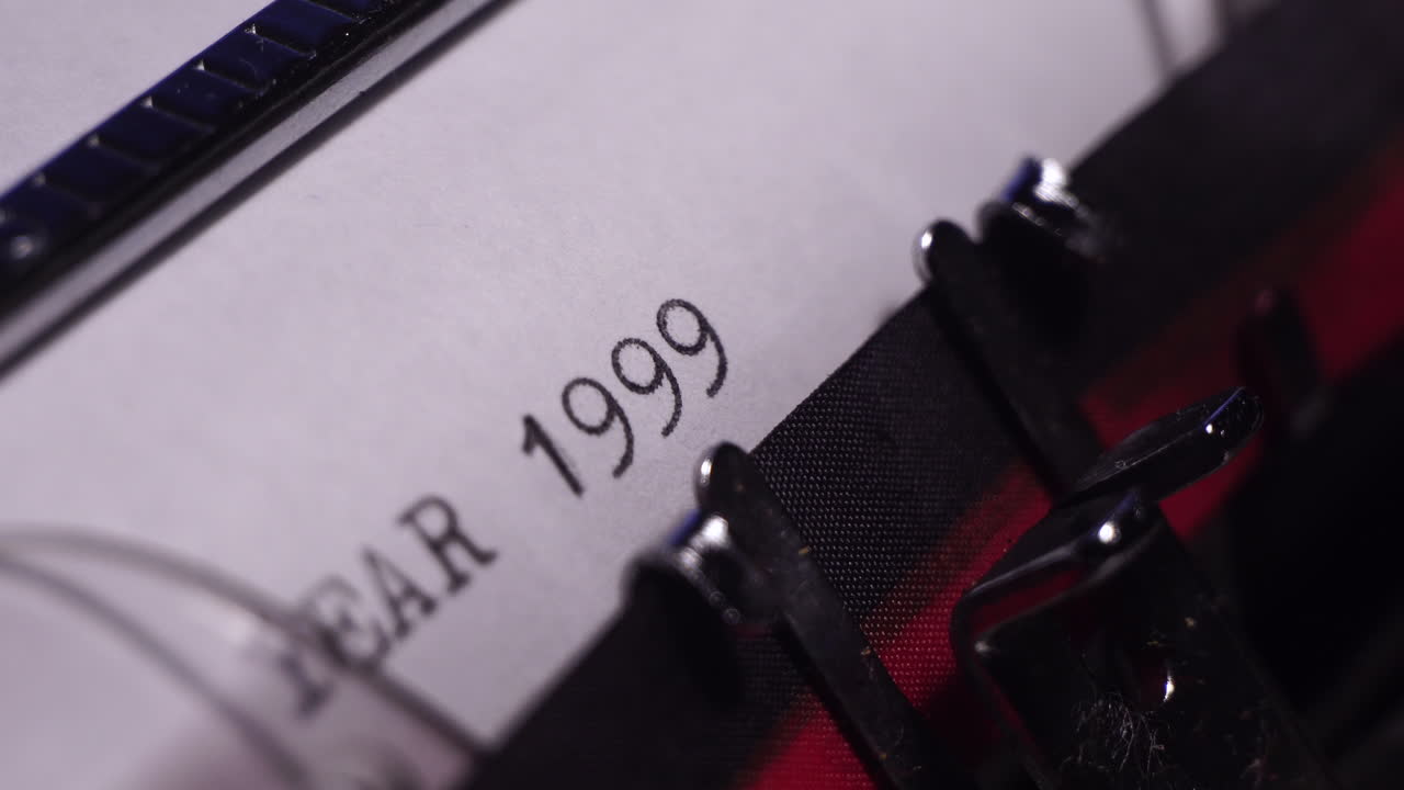 1999년, 빈 화이트 페이퍼에 빈티지 타자기에서 타이핑, 클로즈업