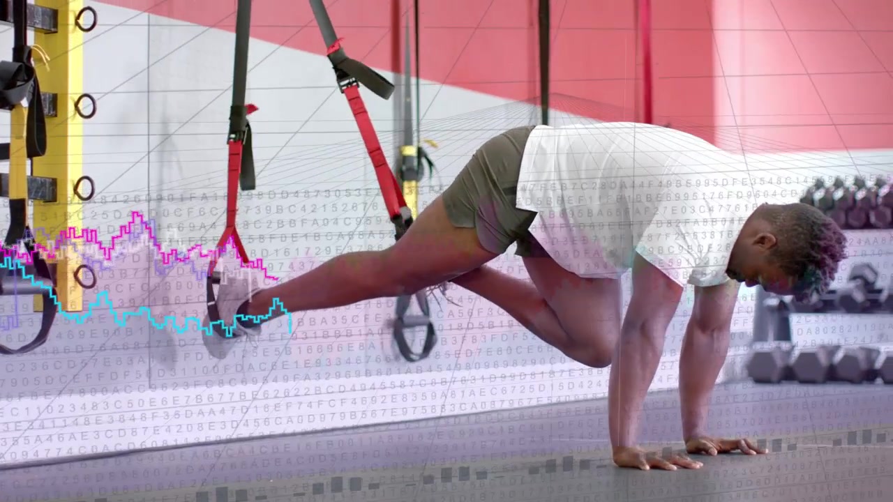 Mandlig atlet starter planke, skifter til knætræk med stropper til fitness og grafer, der sporer gentagelser
