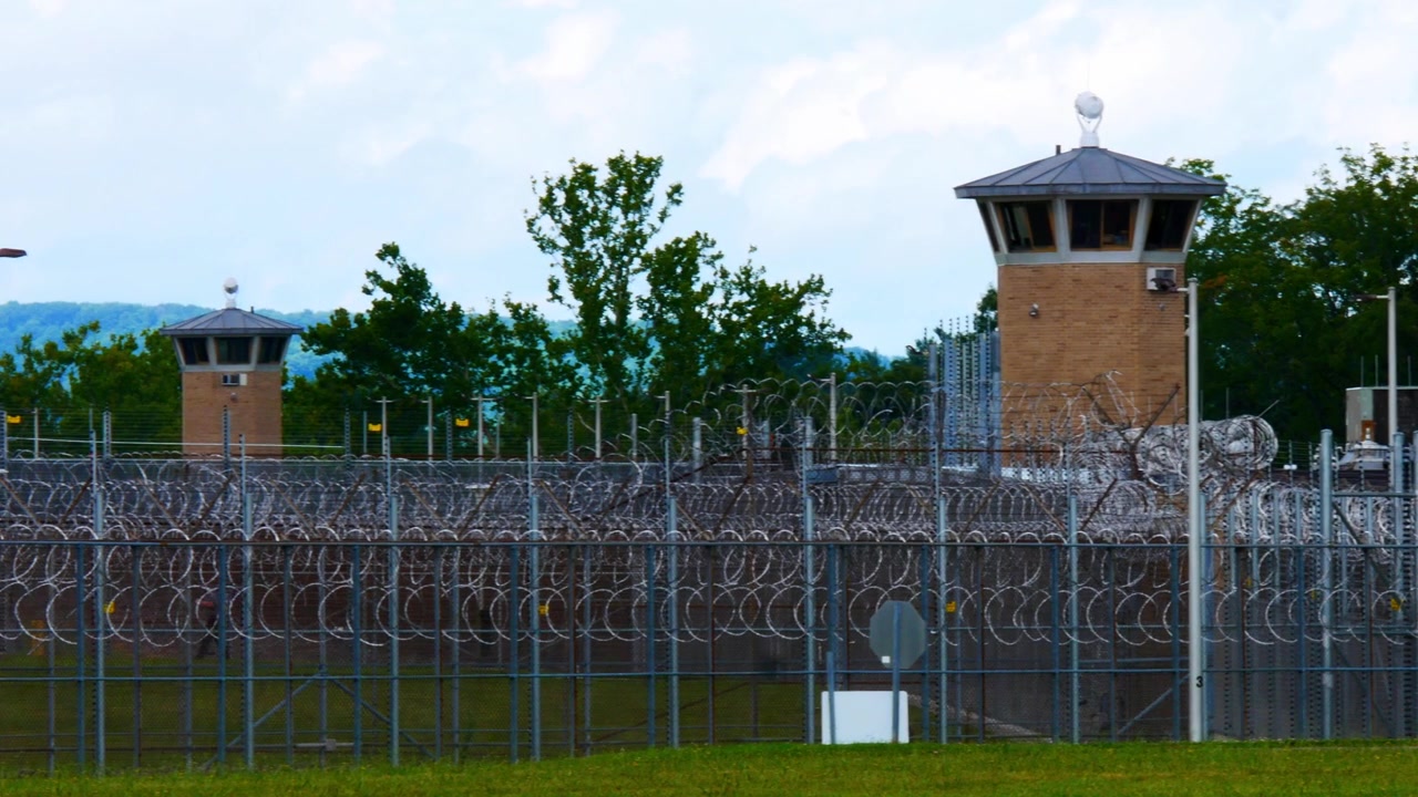 Istituto Correzionale dell'Ohio Meridionale, prigione di massima sicurezza a Lucasville, Ohio, torre di guardia e recinzione di filo spinato