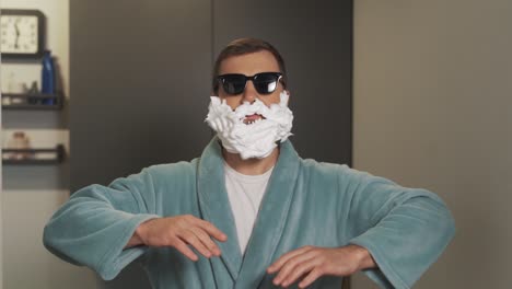 Portrait-of-a-young-man-with-a-foam-beard-wearing-sunglasses