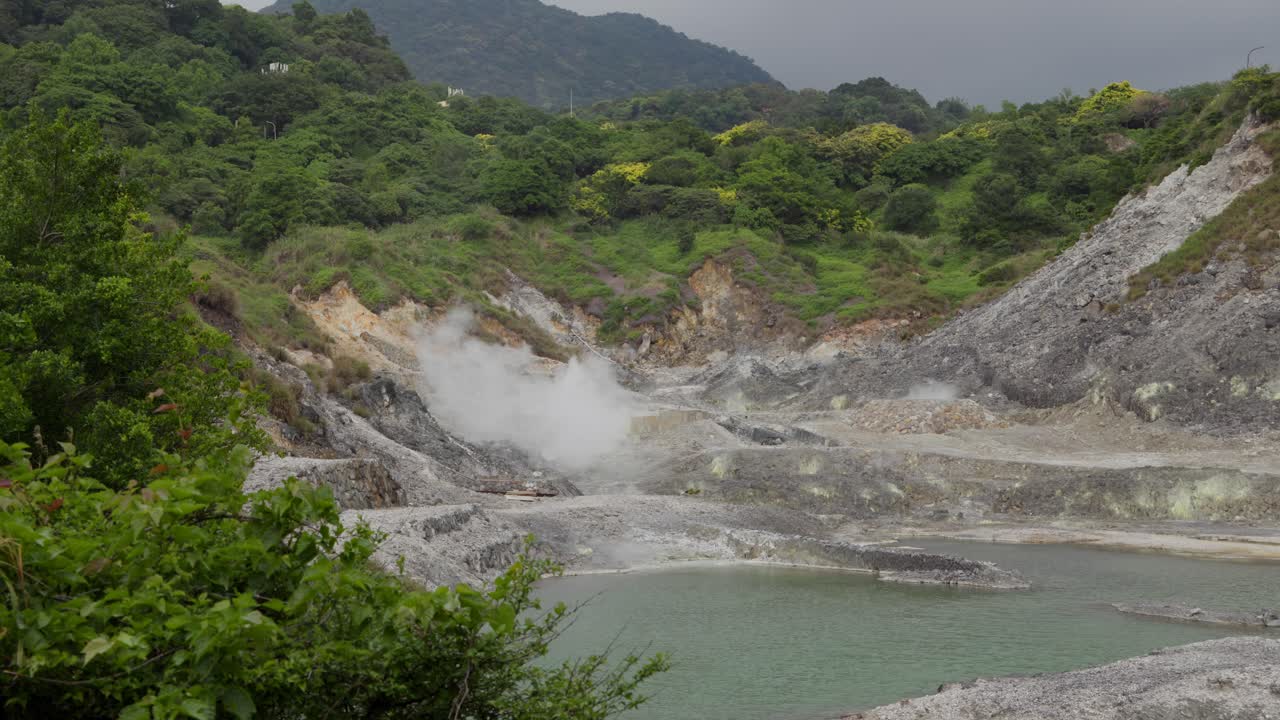 뜨거운 물 의 먼 풍경