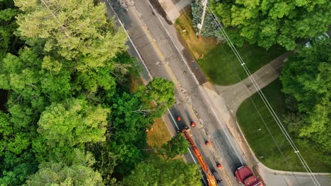 Eine-Straße,-Aufgebrochen,-Wird-Für-Die-Neupflasterung-Vorbereitet