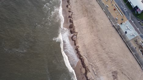 Nordseewellen-Stürzen-An-Einem-Wintertag-Auf-Den-Strand-Von-Roker