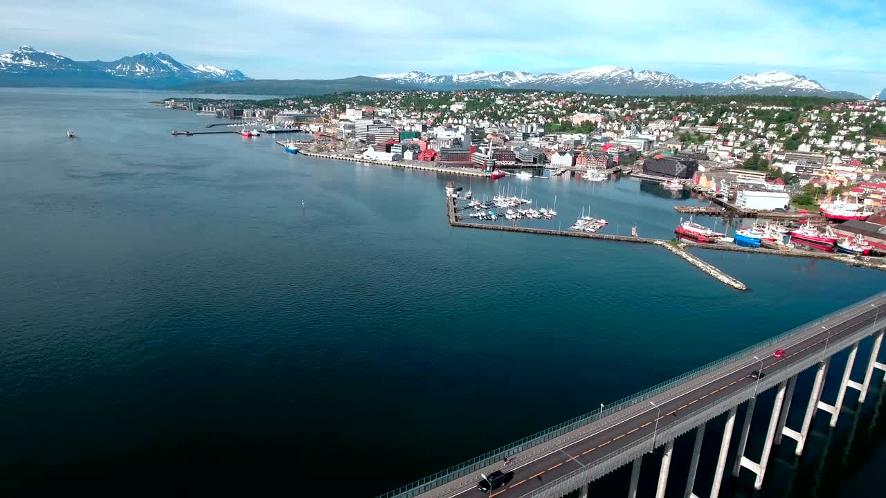 노르웨이 트롬소 시의 다리 항공 영상