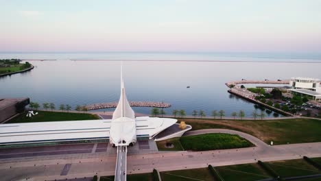 puesta de sol en milwaukee wisconsin cerca de la orilla del lago
